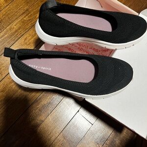 Easy Spirit Black and White Slip-On Flats